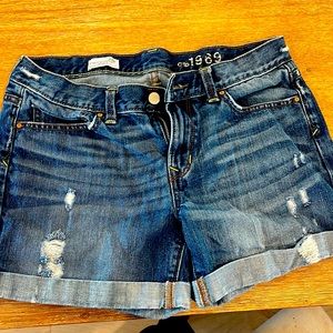 Gap like new sexy boyfriend shorts size 28